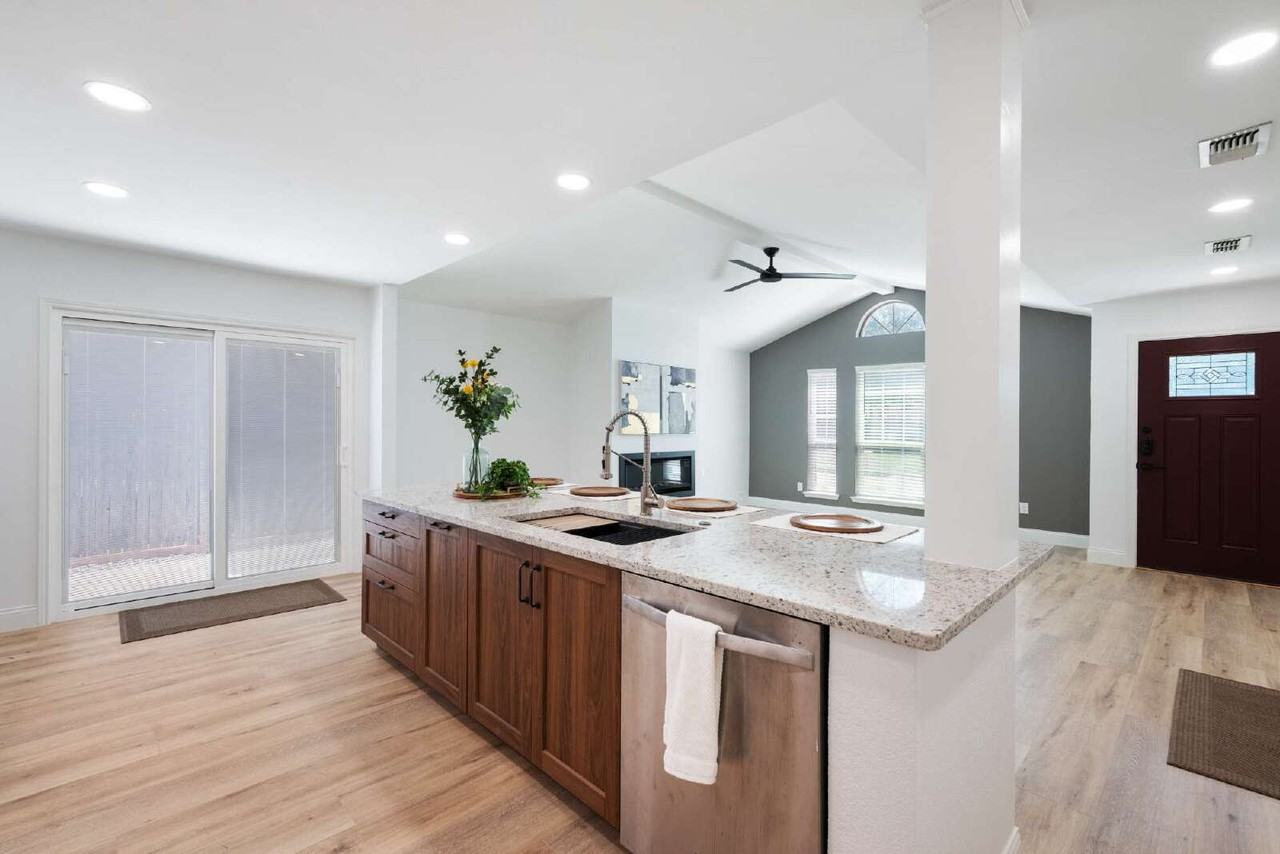 4021 Staghorn Cir N - Photo 4 of 35