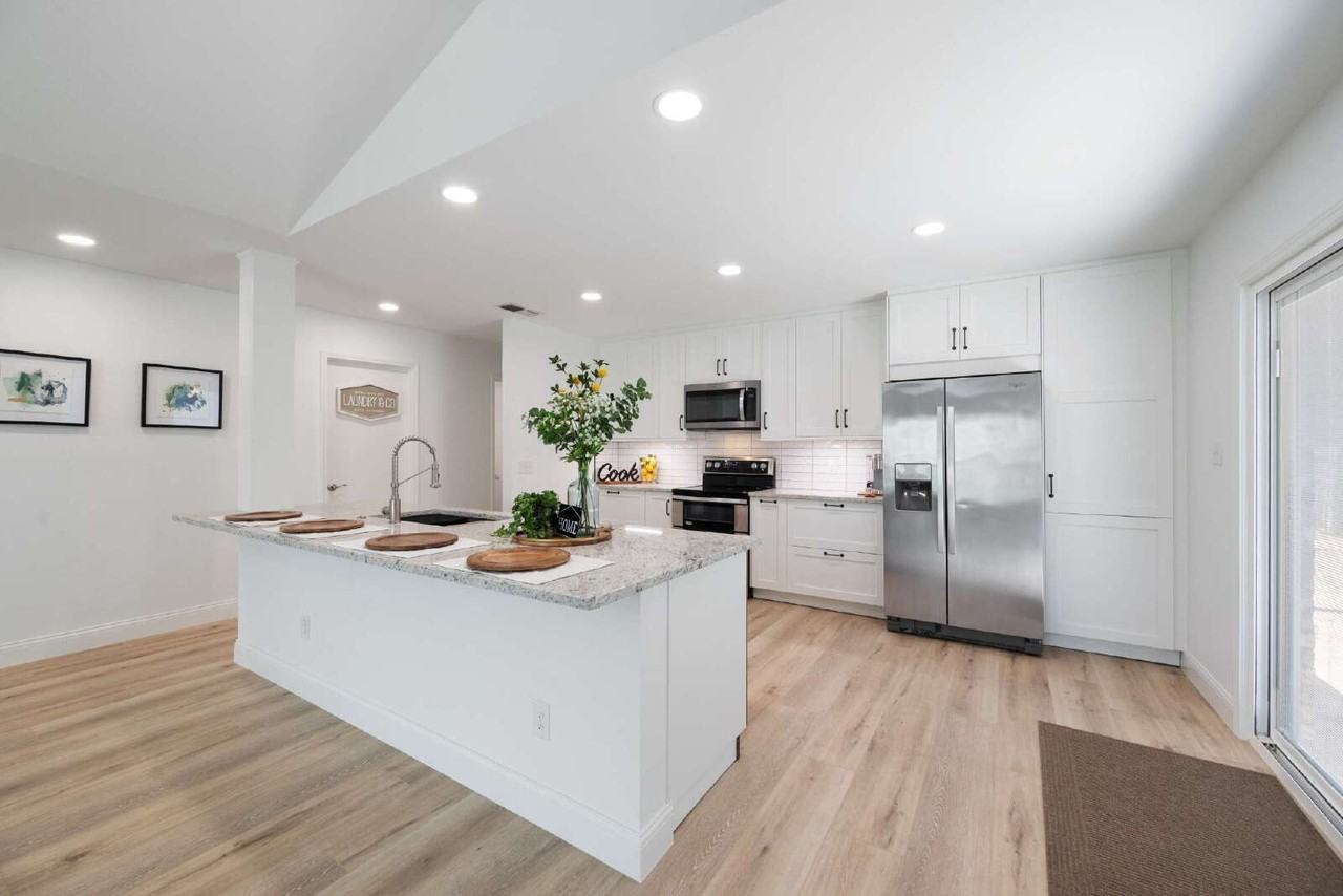 4021 Staghorn Cir N - Photo 5 of 35