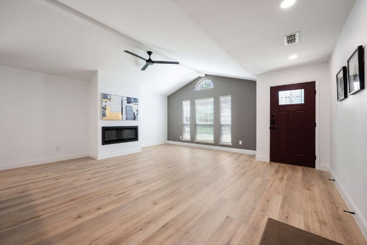 4021 Staghorn Cir N - Photo 7 of 35