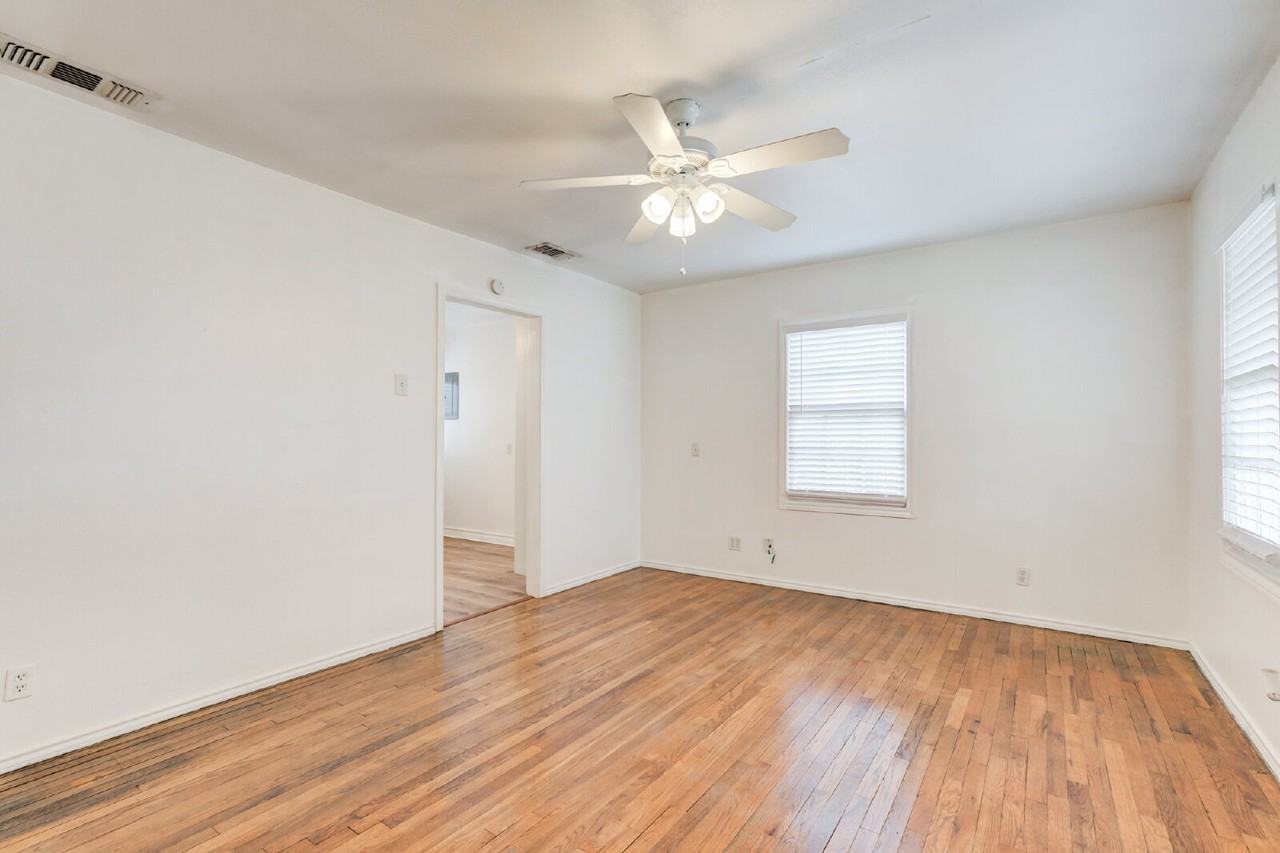 2701 36th St - Photo 4 of 23