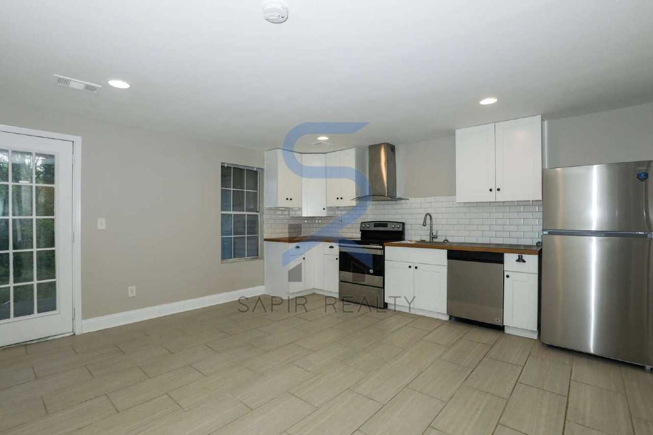 6581 Wellington Sq #B - Photo 2 of 11