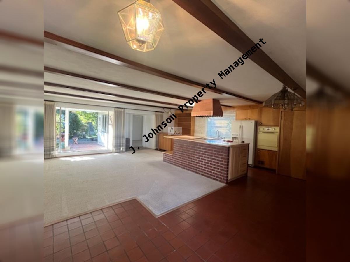 364 E Beverly Pl - Photo 2 of 15