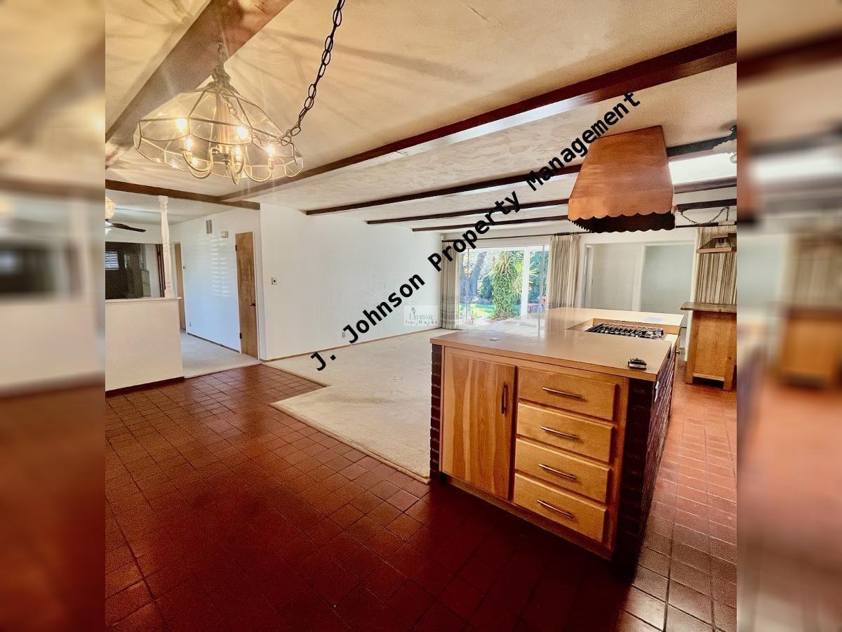 364 E Beverly Pl - Photo 3 of 15