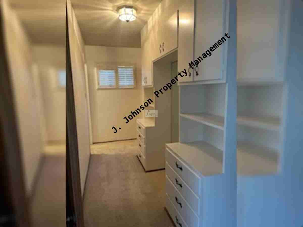 364 E Beverly Pl - Photo 6 of 15