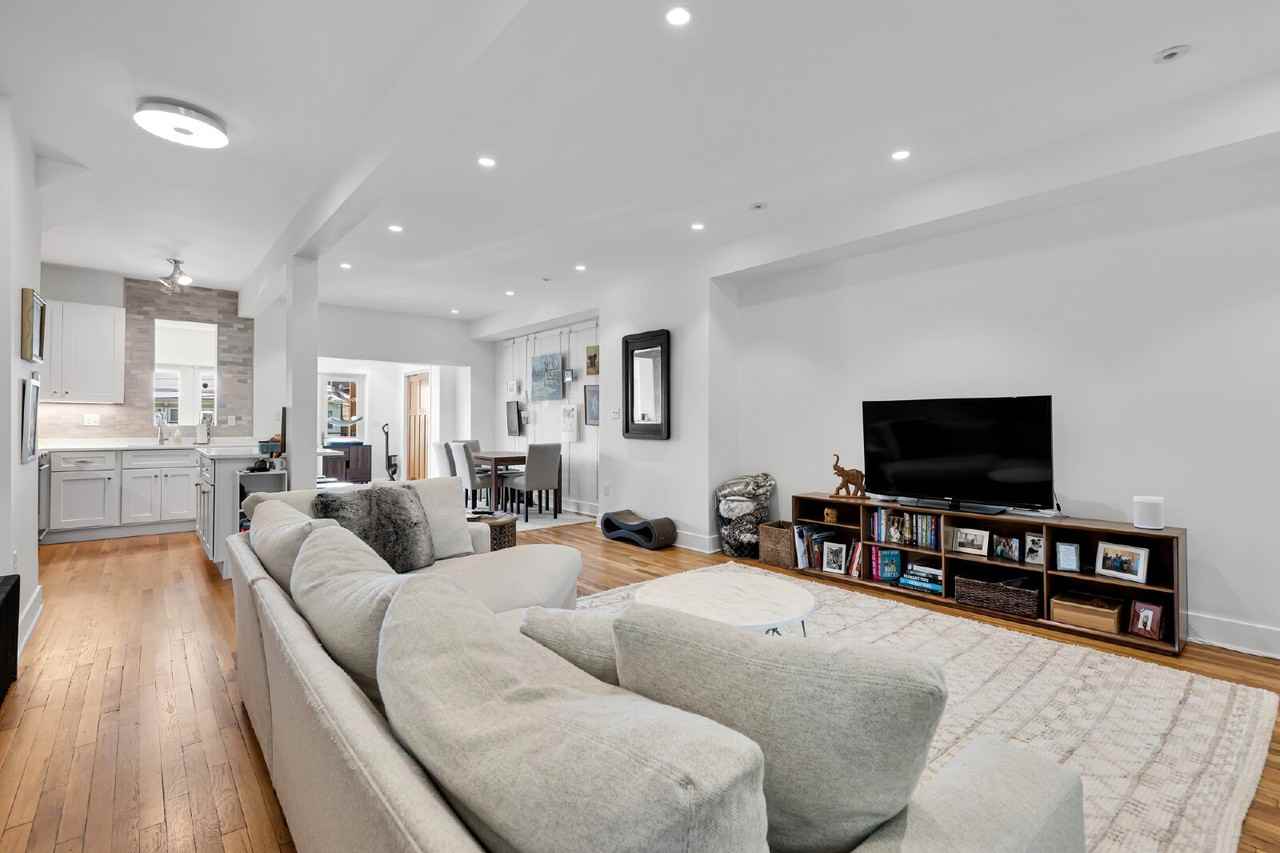 4008 Marlboro Pl Nw - Photo 3 of 27