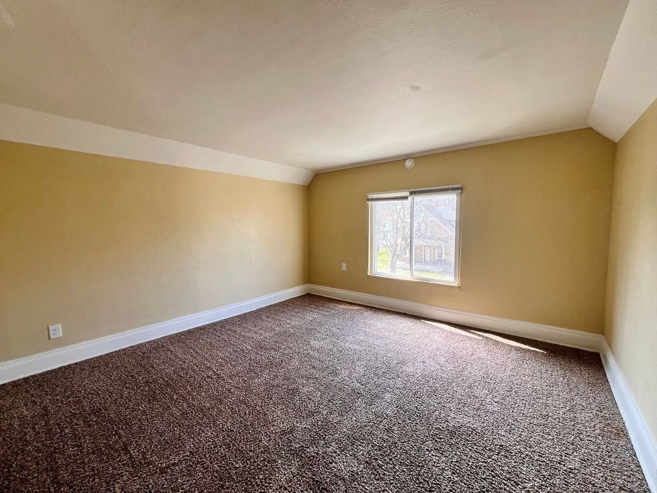 3010 Warsaw St - Photo 2 of 20