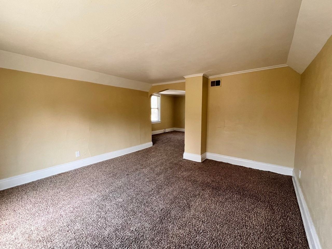 3010 Warsaw St - Photo 3 of 20