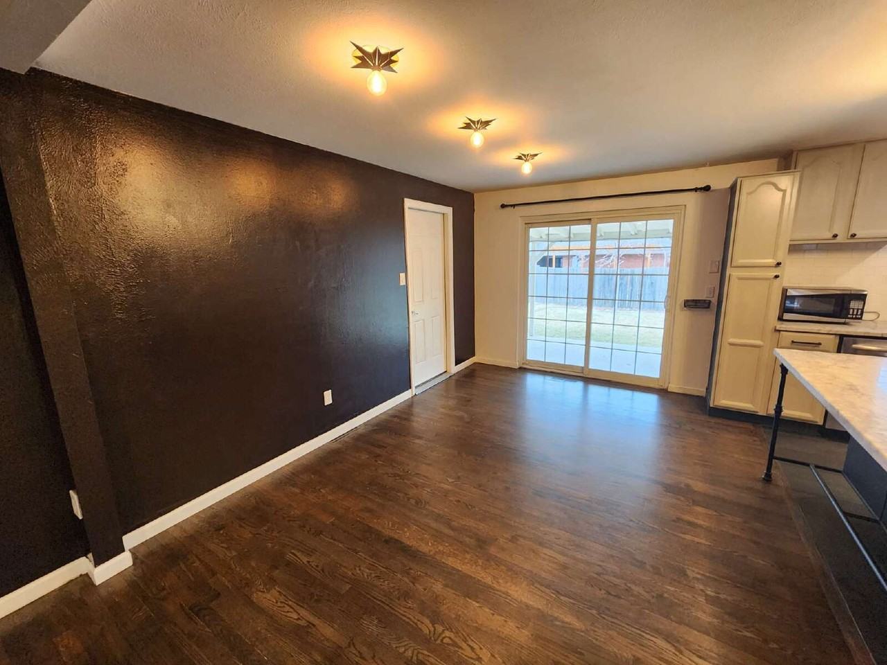 1547 S Jamaica St - Photo 5 of 42