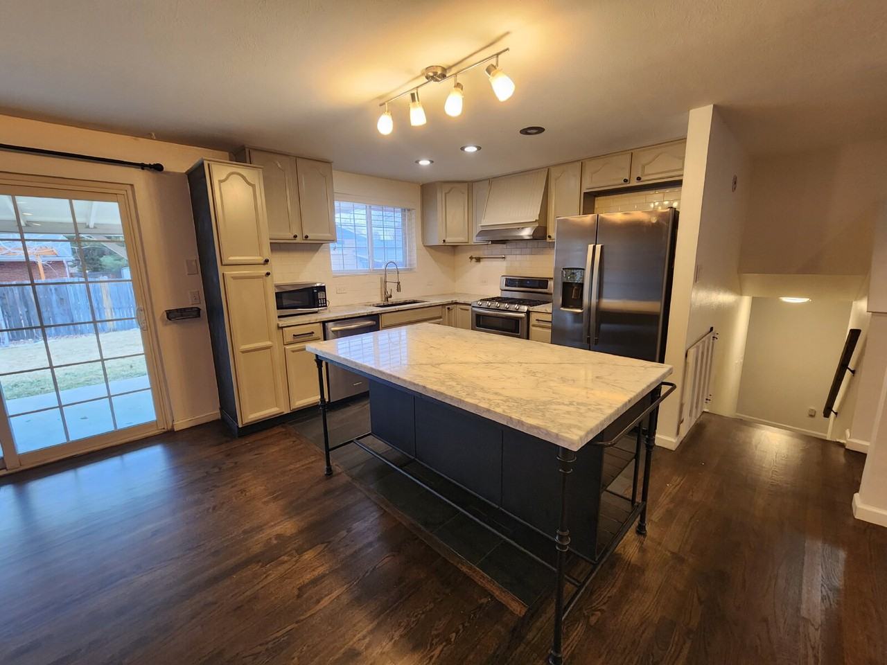 1547 S Jamaica St - Photo 6 of 42