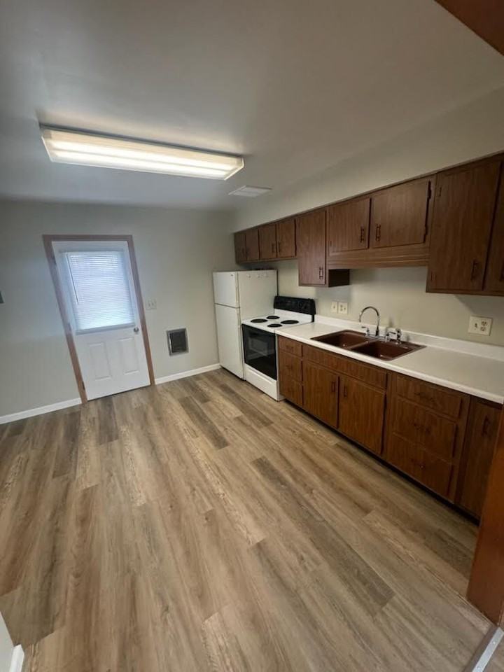 707 N Center St Apt A - Photo 4 of 8