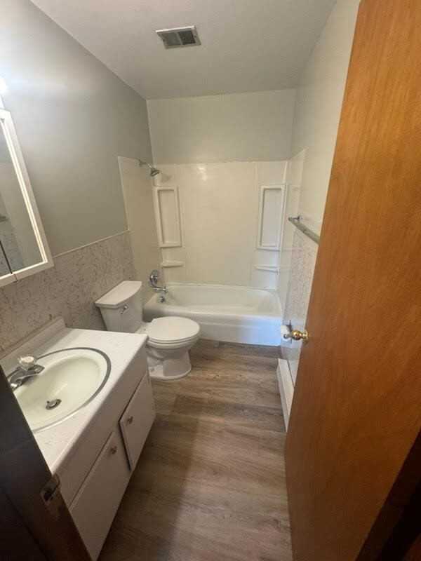 707 N Center St Apt A - Photo 6 of 8