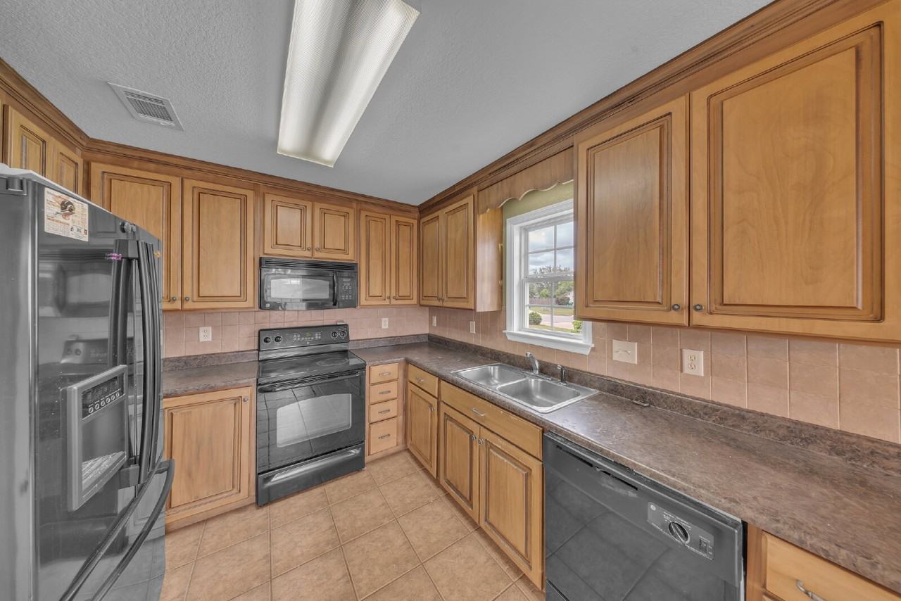 5098 Branch Point Dr - Photo 4 of 16