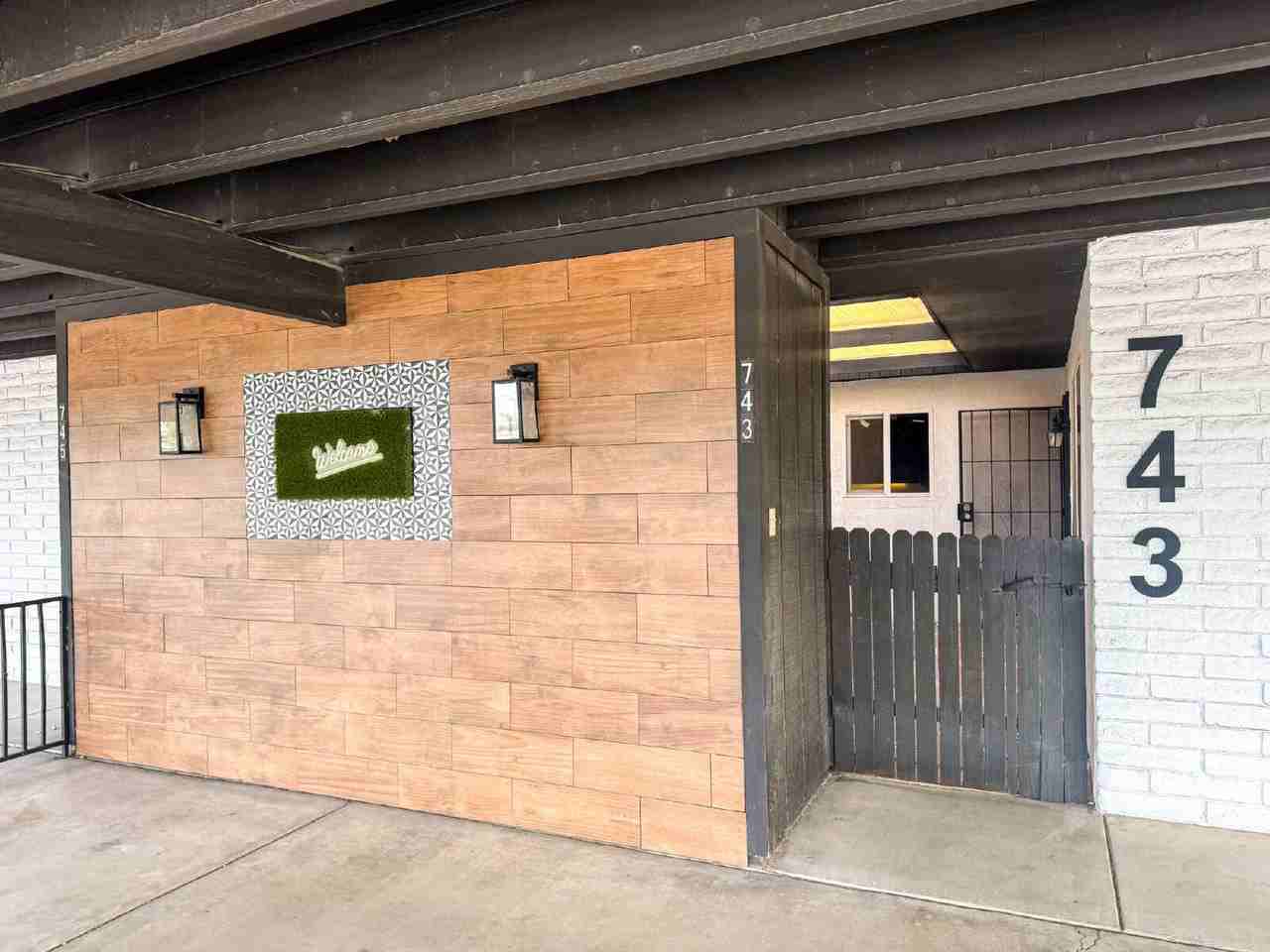 743 E 24th Pl - Photo 2 of 31