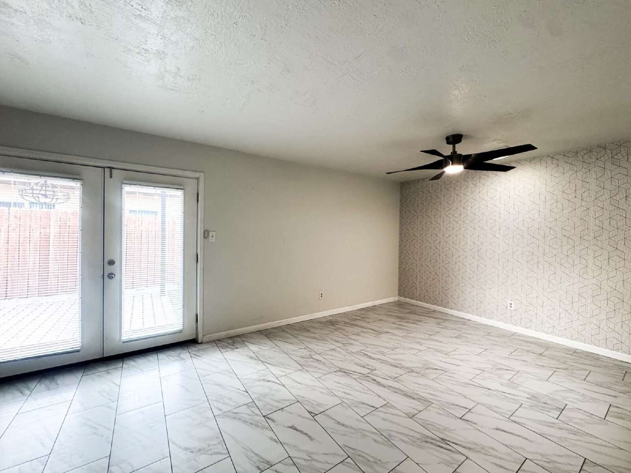 743 E 24th Pl - Photo 5 of 31