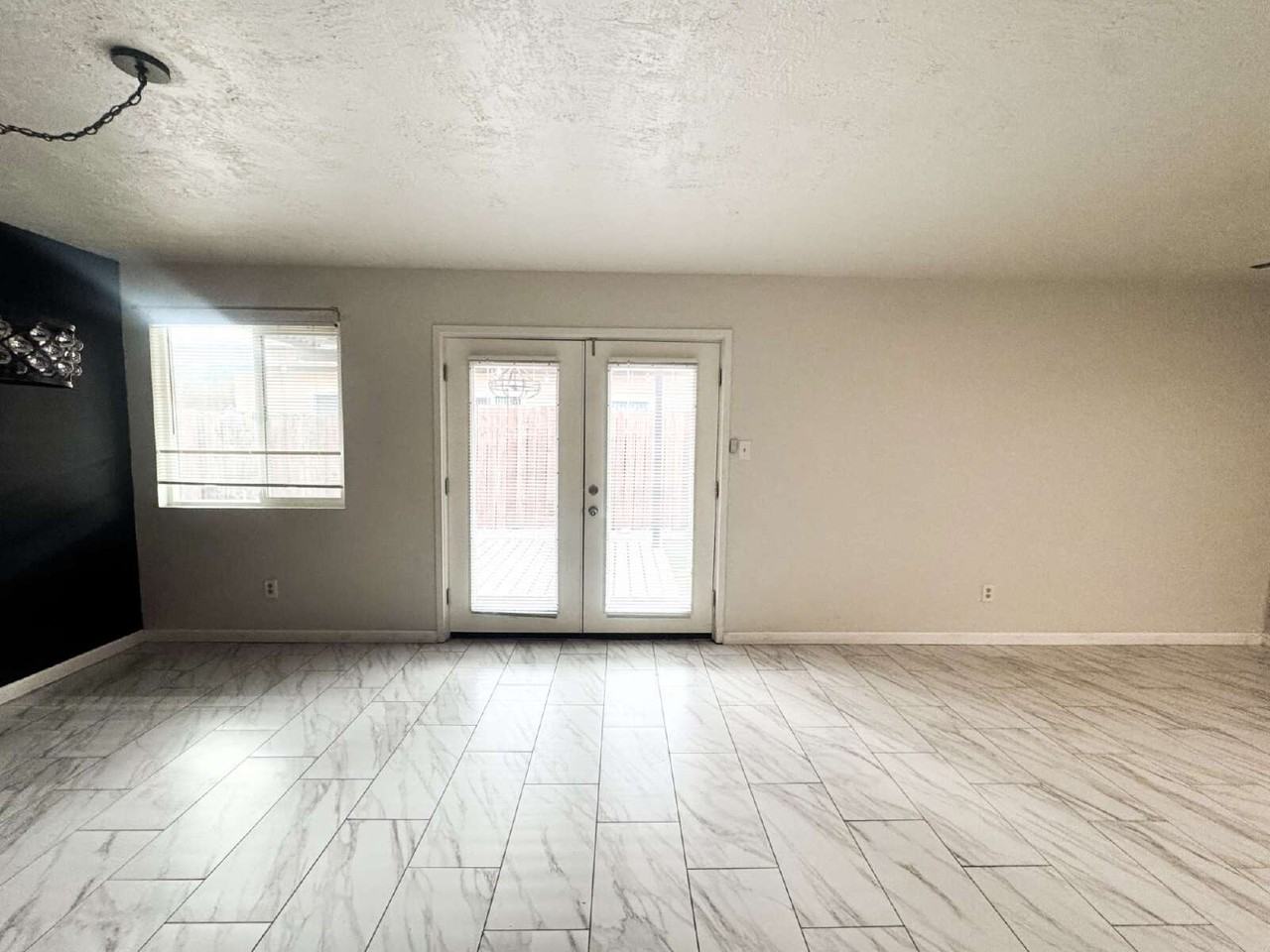 743 E 24th Pl - Photo 6 of 31