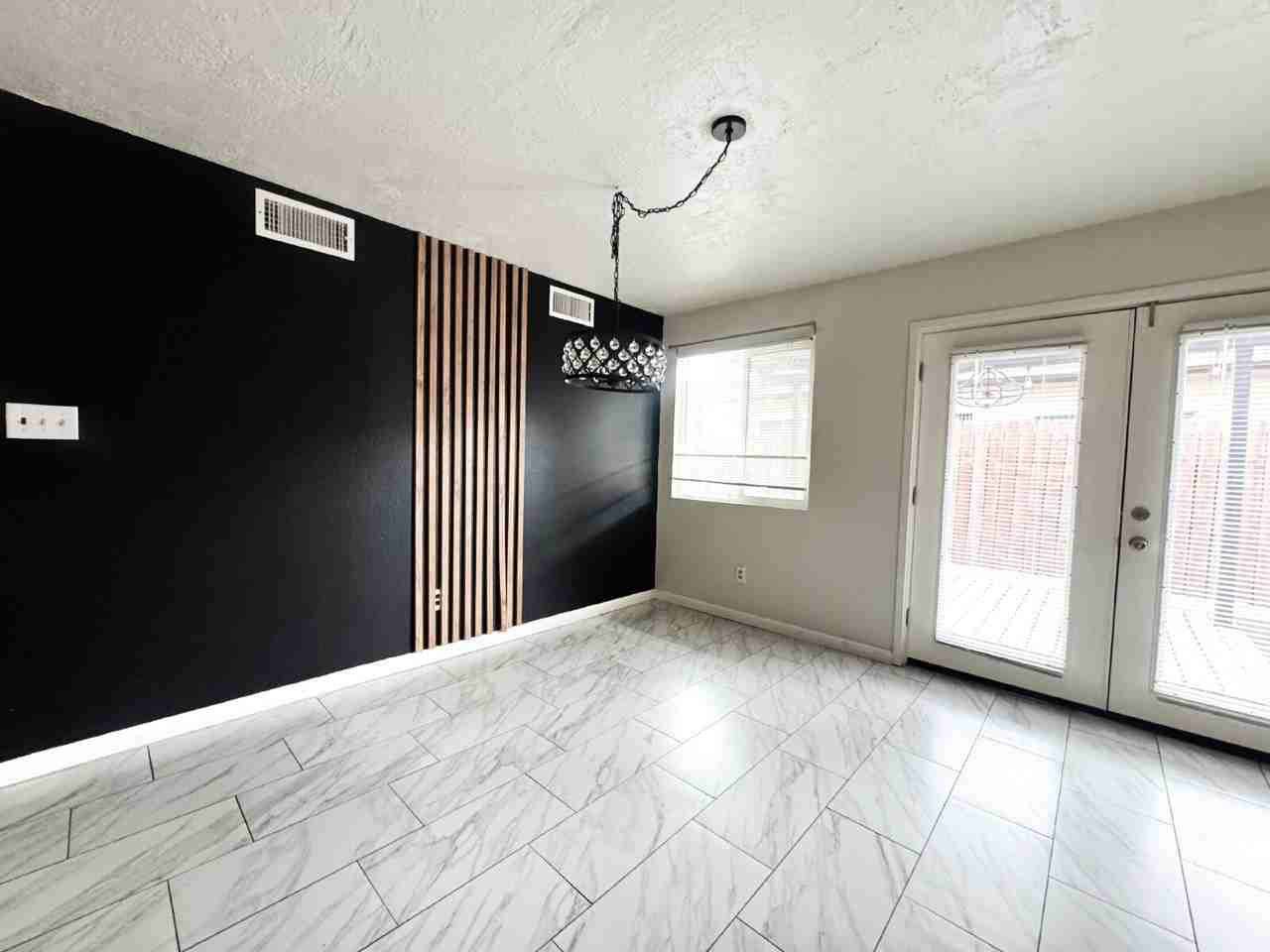 743 E 24th Pl - Photo 7 of 31