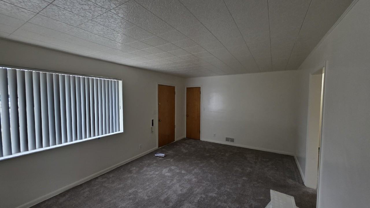 1060 36th St - Photo 2 of 12