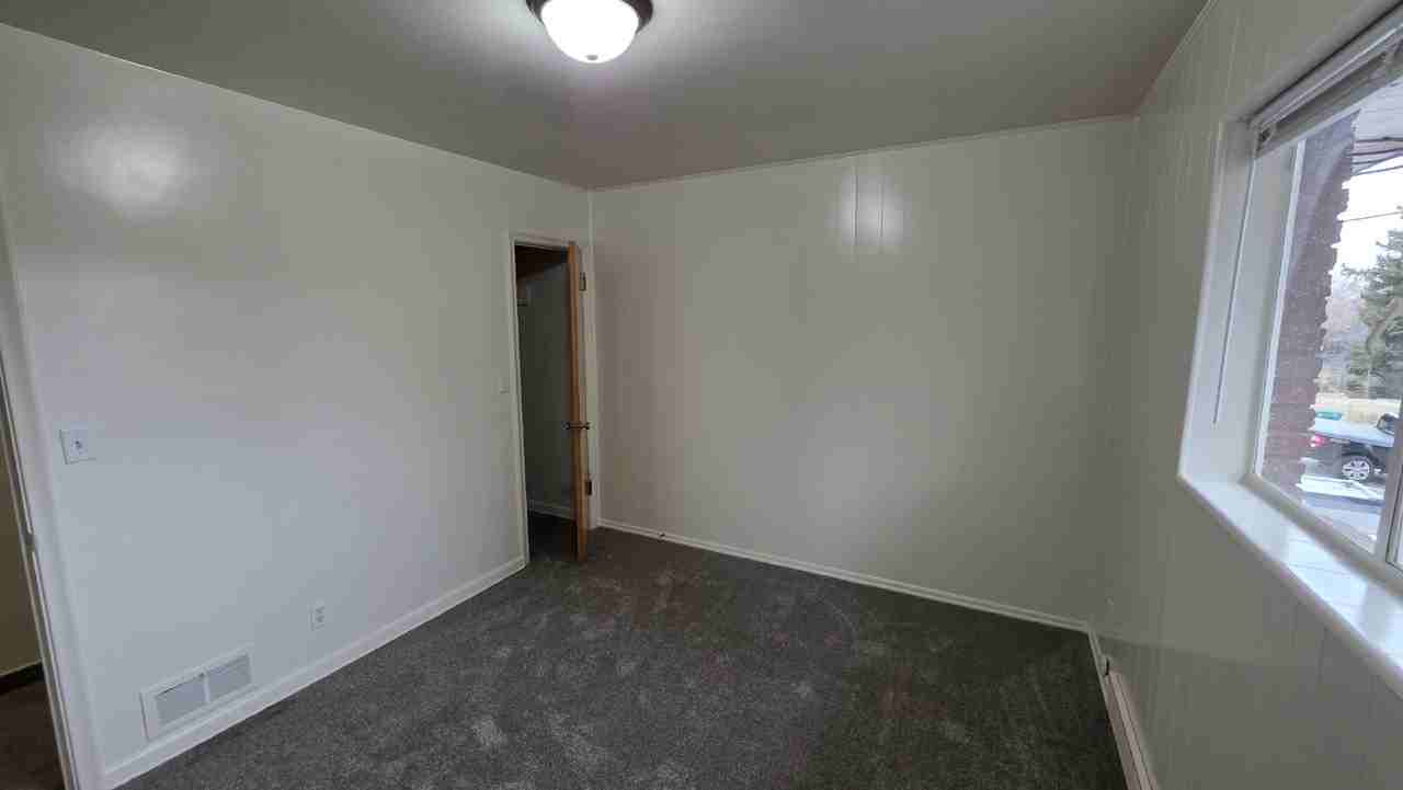 1060 36th St - Photo 4 of 12