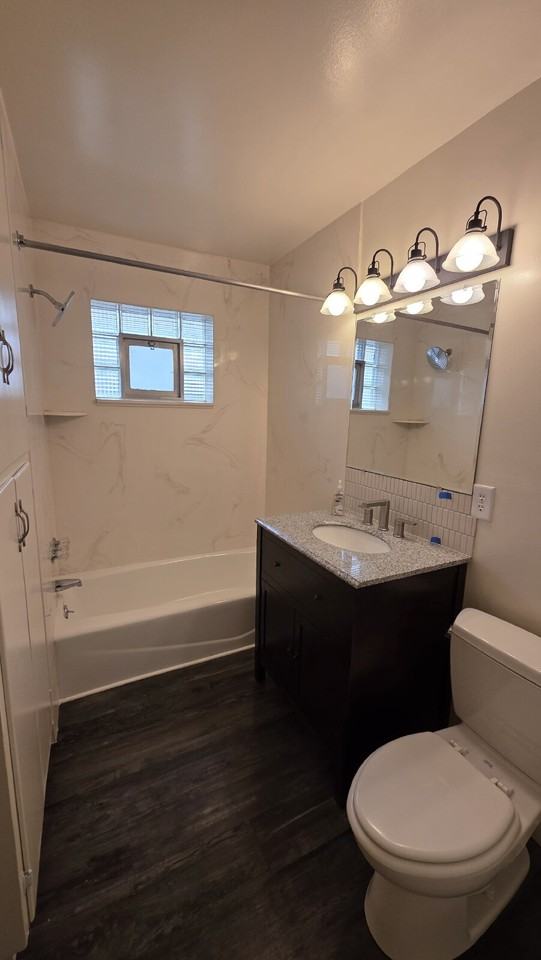 1060 36th St - Photo 5 of 12