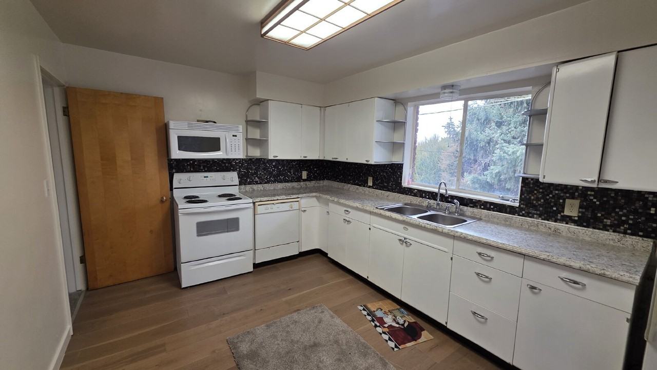 1060 36th St - Photo 6 of 12