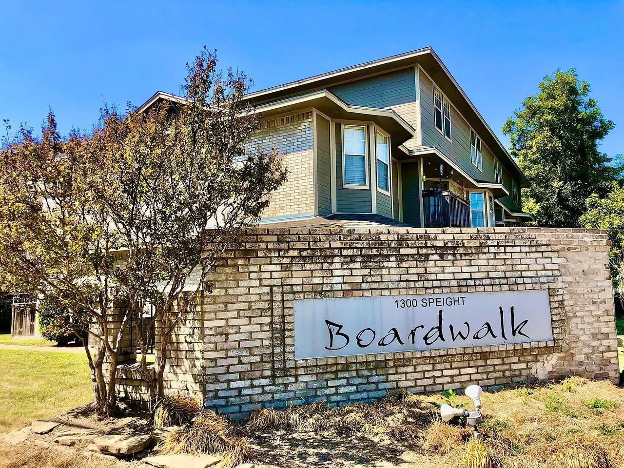 1327 Speight Ave - Photo 2 of 9