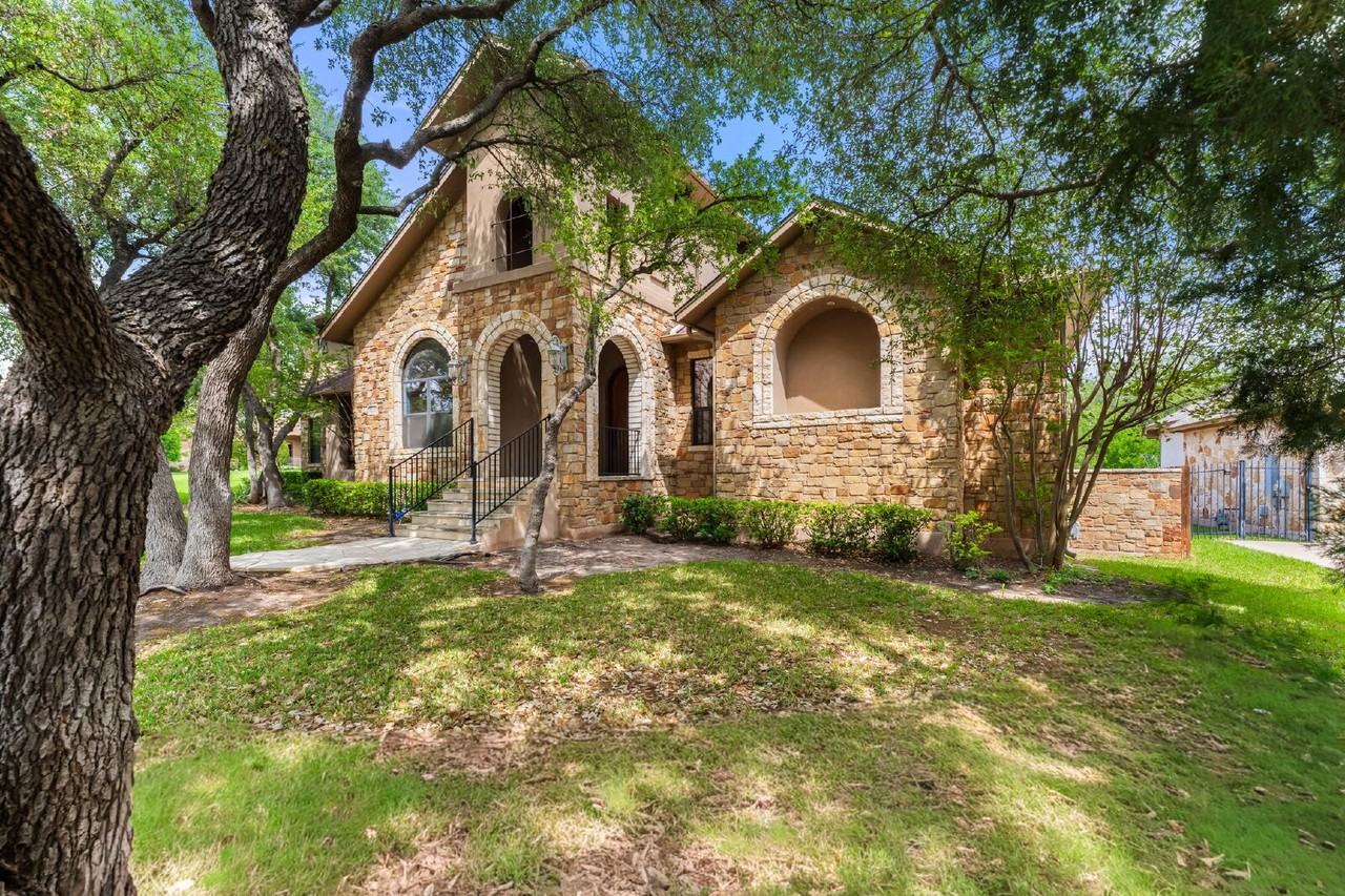 2633 Collingwood Dr - Photo 3 of 49