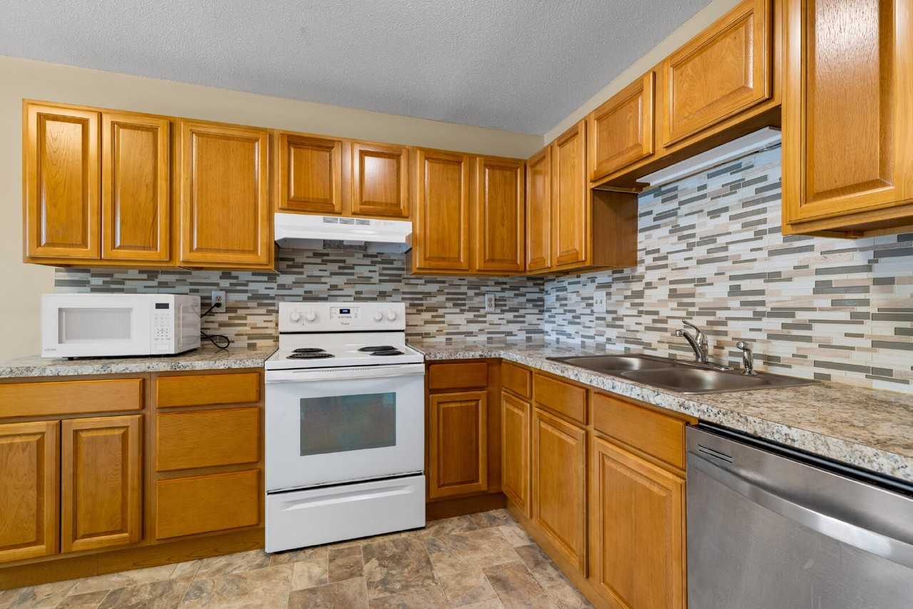 1754 Hunters Trl - Photo 3 of 18