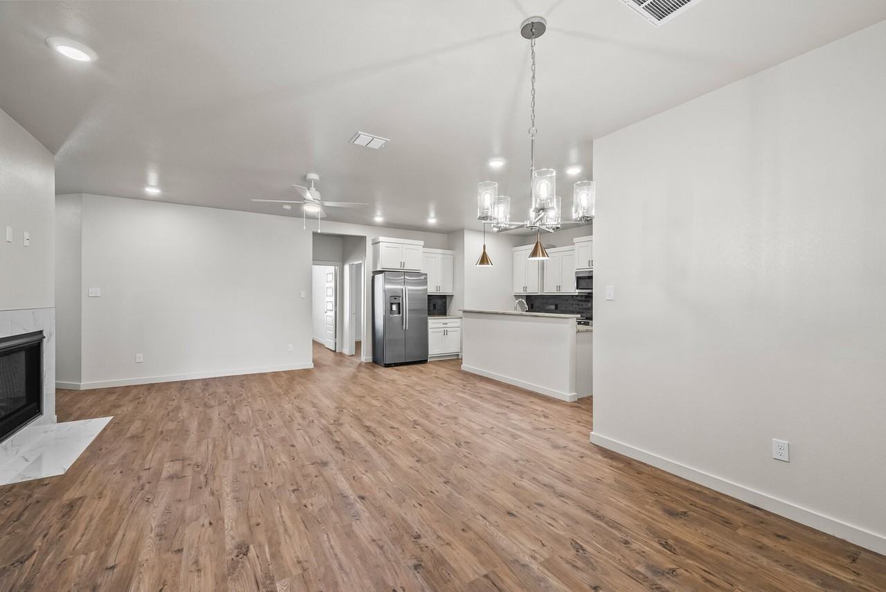 10918 Albany Ave - Photo 4 of 21