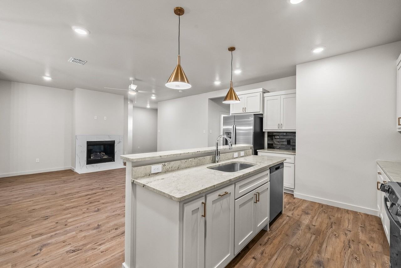 10918 Albany Ave - Photo 7 of 21