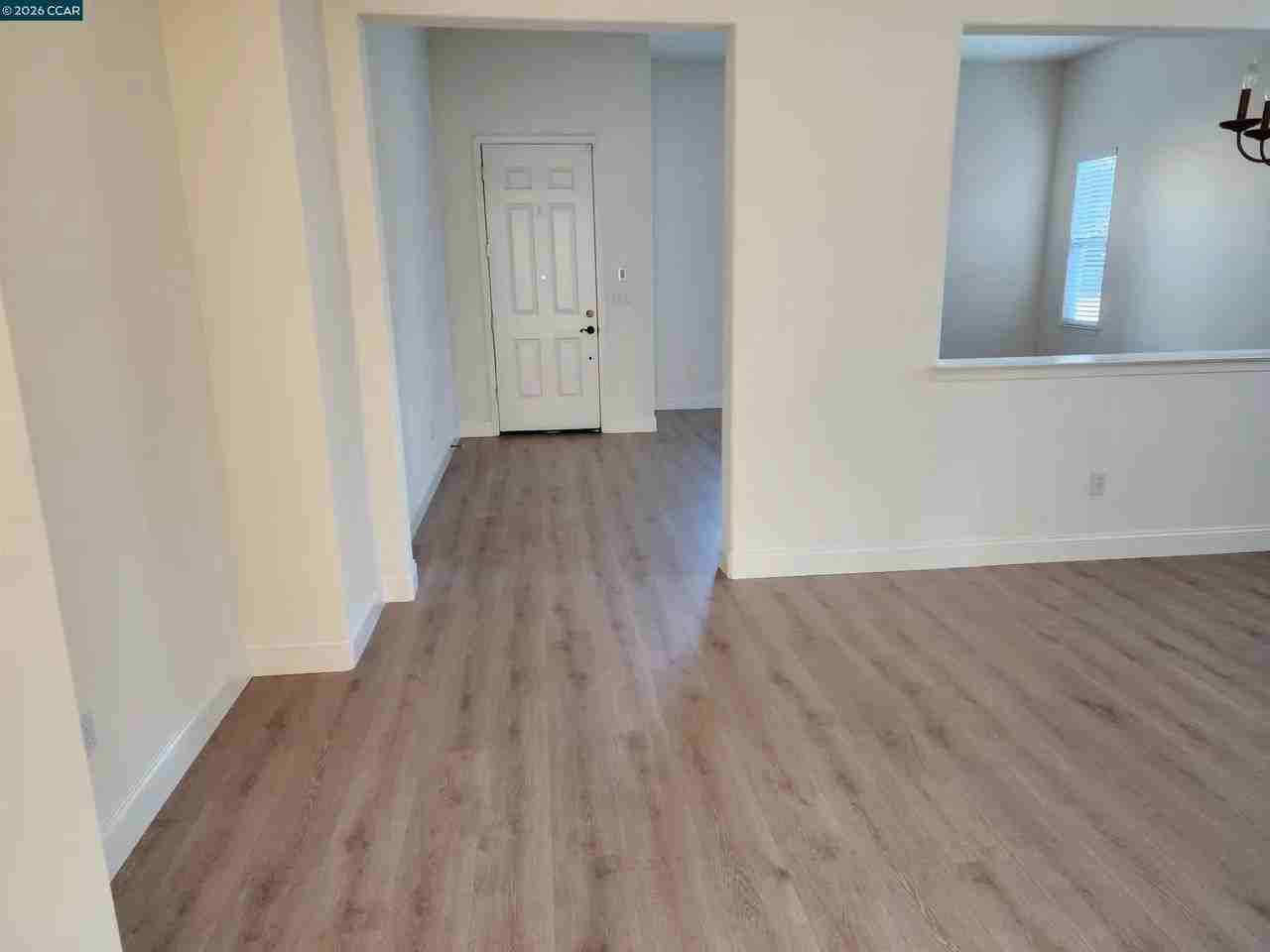 439 Collis St - Photo 4 of 11