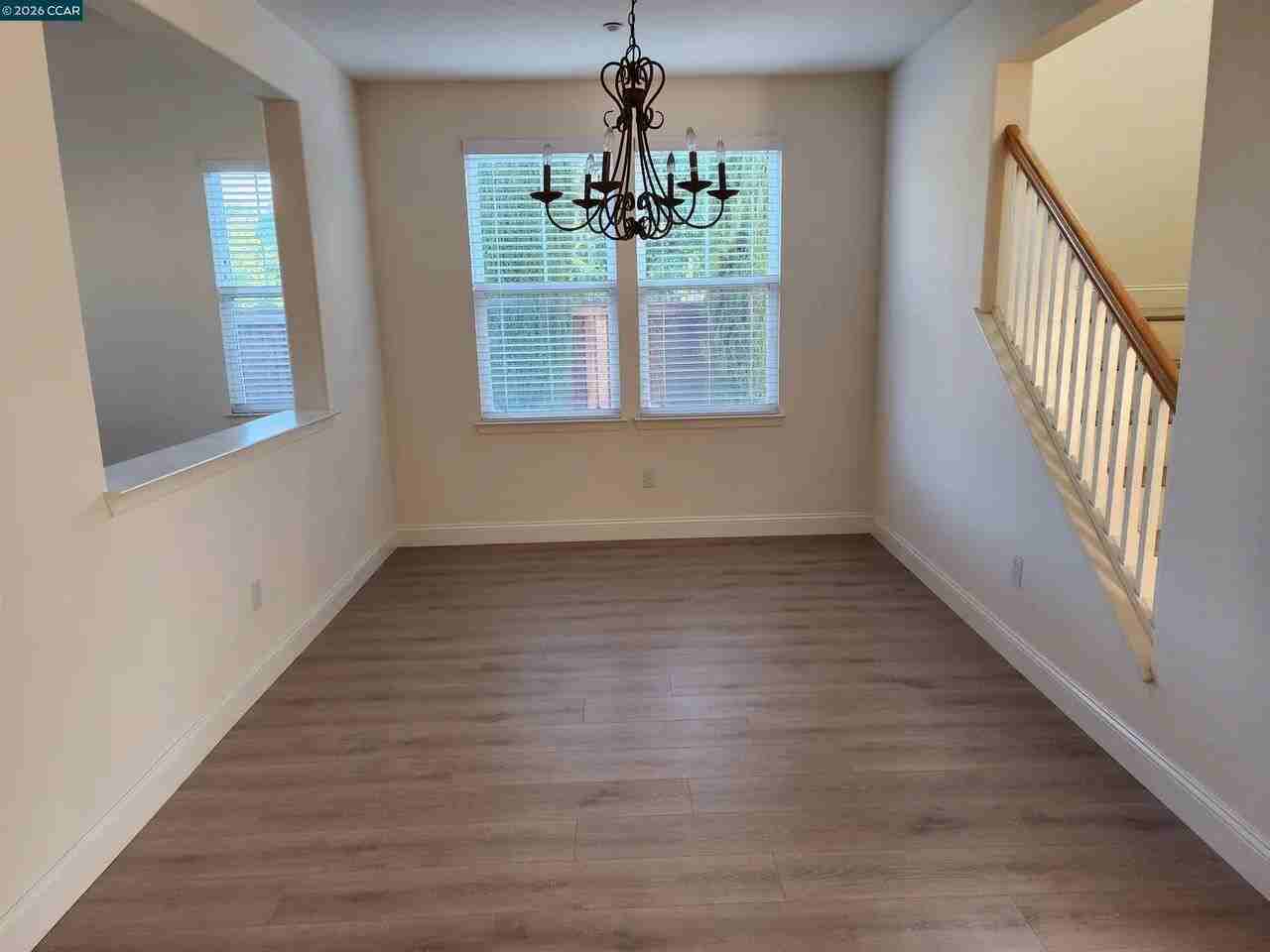 439 Collis St - Photo 7 of 11