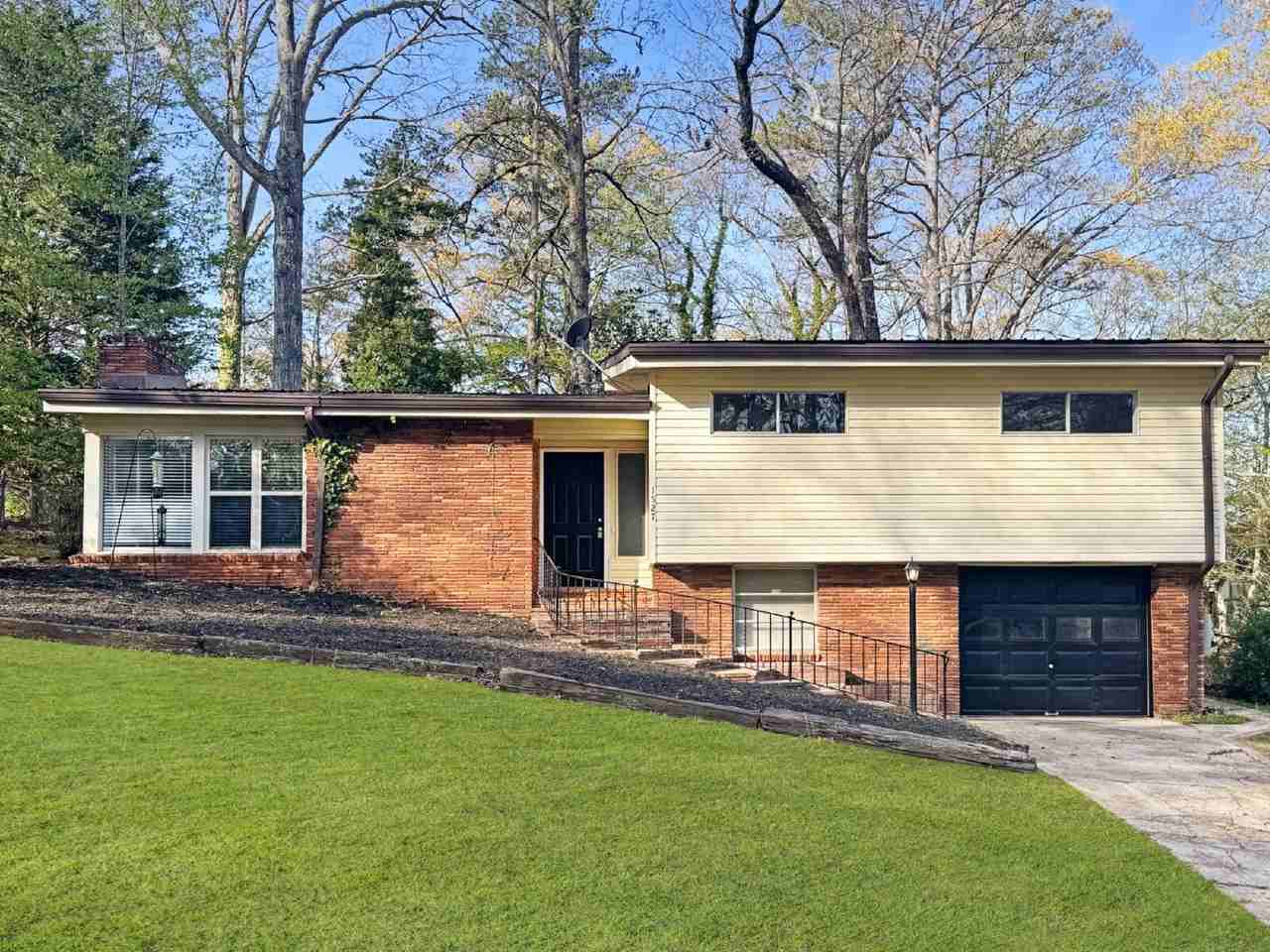 1527 Hollywood Ave - Photo 2 of 15