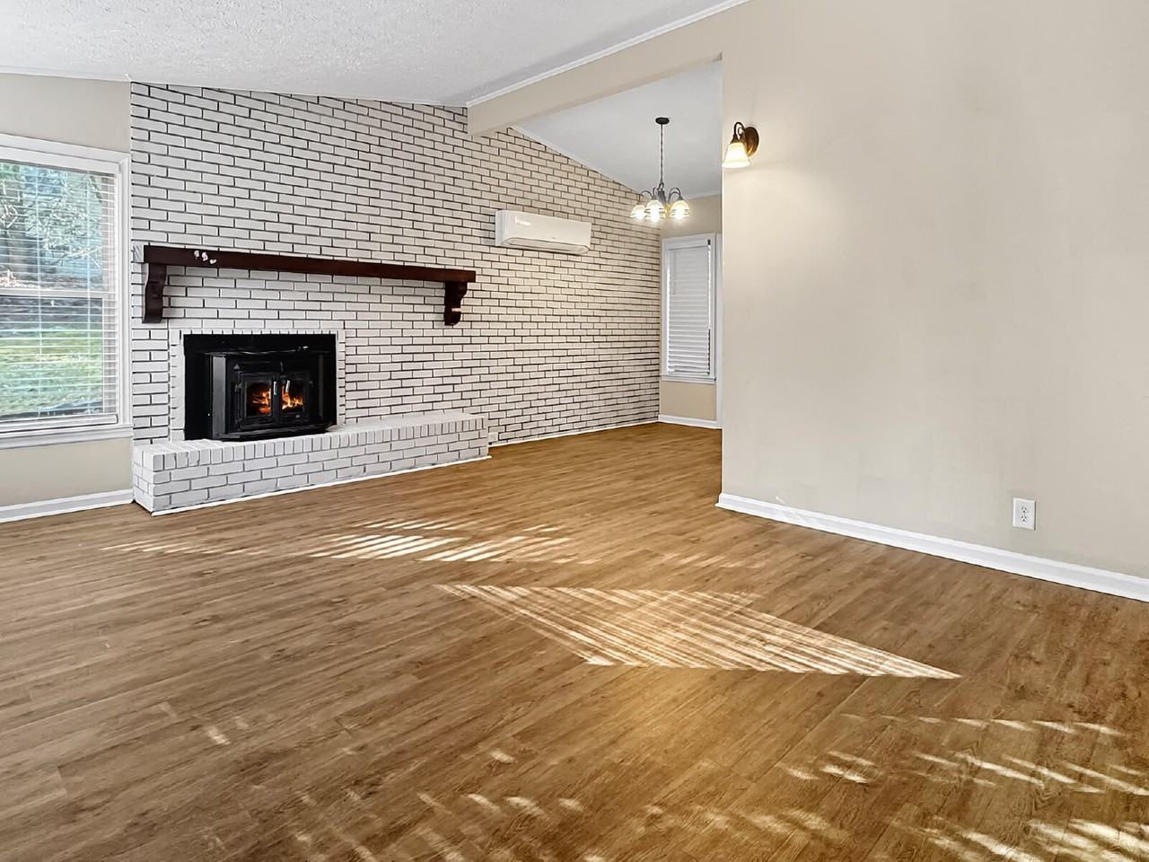 1527 Hollywood Ave - Photo 6 of 15