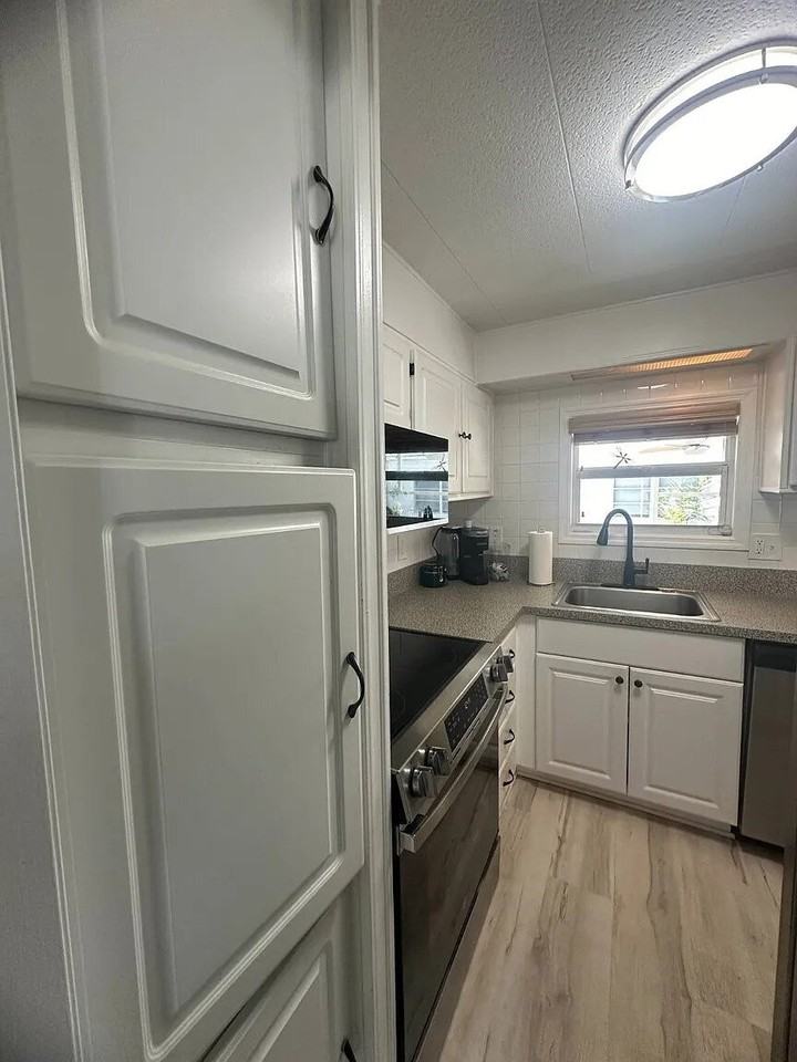 341 9th St - Photo 6 of 45