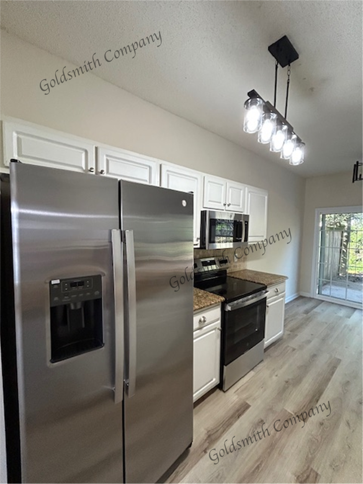 815 Weybourne Drive - Photo 2 of 13