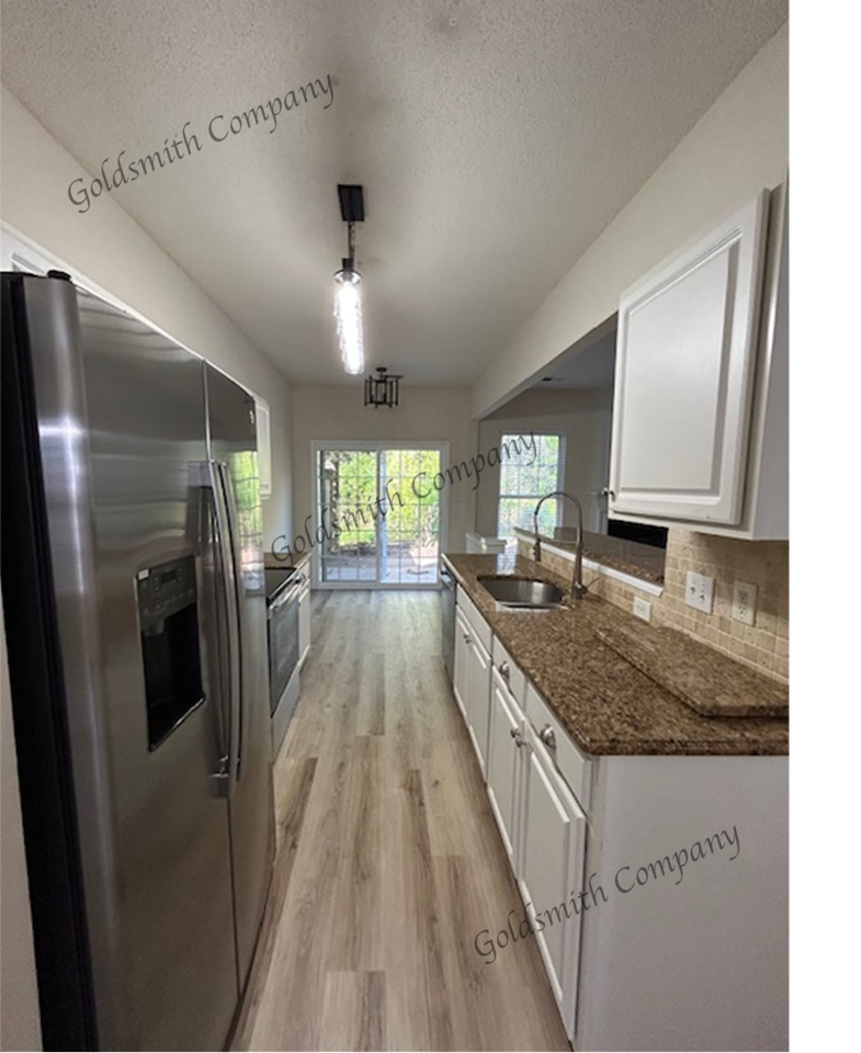 815 Weybourne Drive - Photo 3 of 13