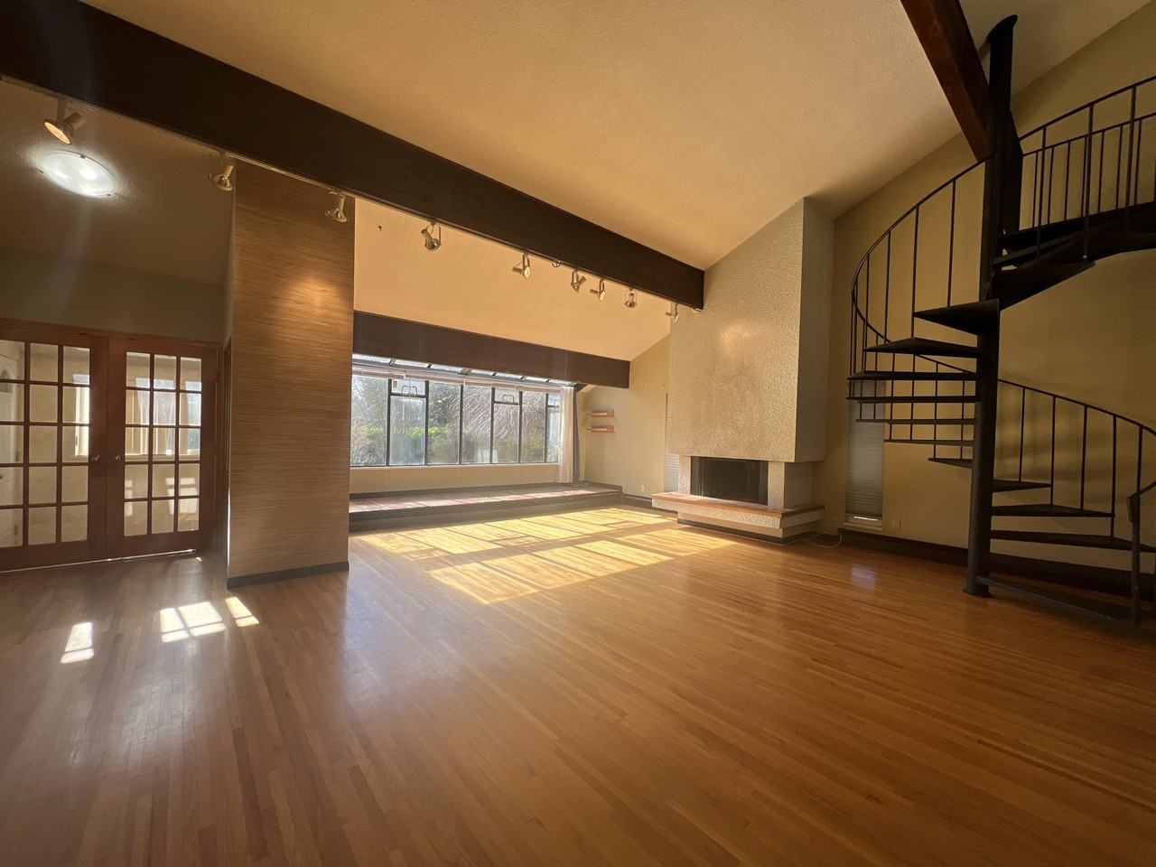 5191 Chetwynd Ave - Photo 2 of 36