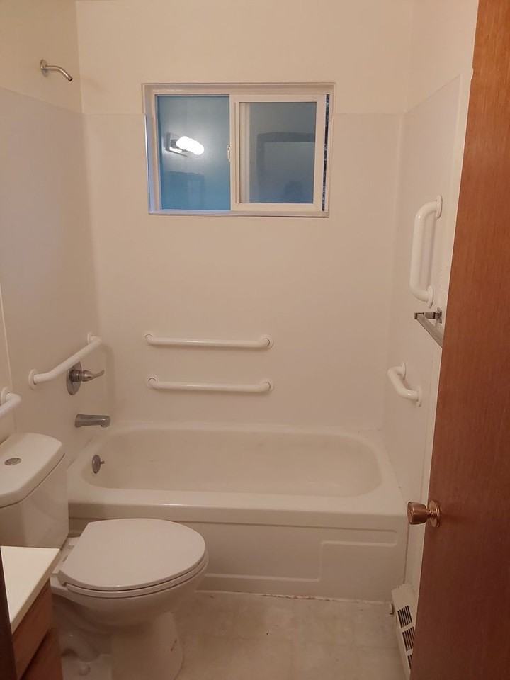 Shorewood Terrace Apartments - Photo 5 of 33