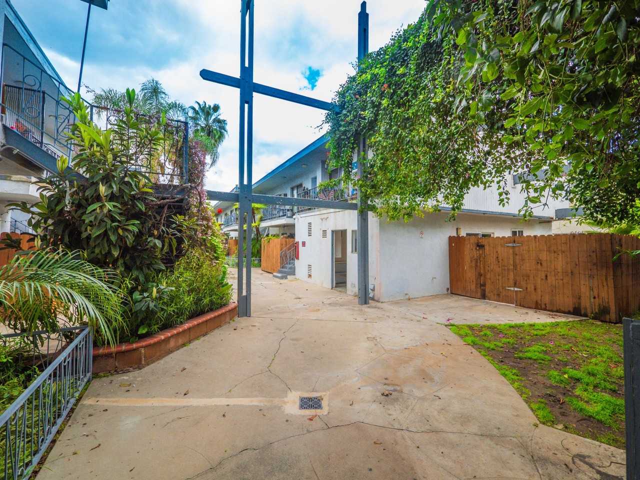 5650 Fair Ave - Photo 5 of 6