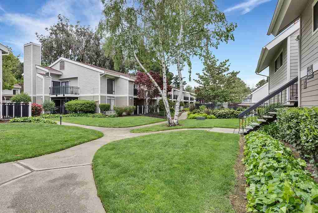 Brookside Oaks - Photo 4 of 45