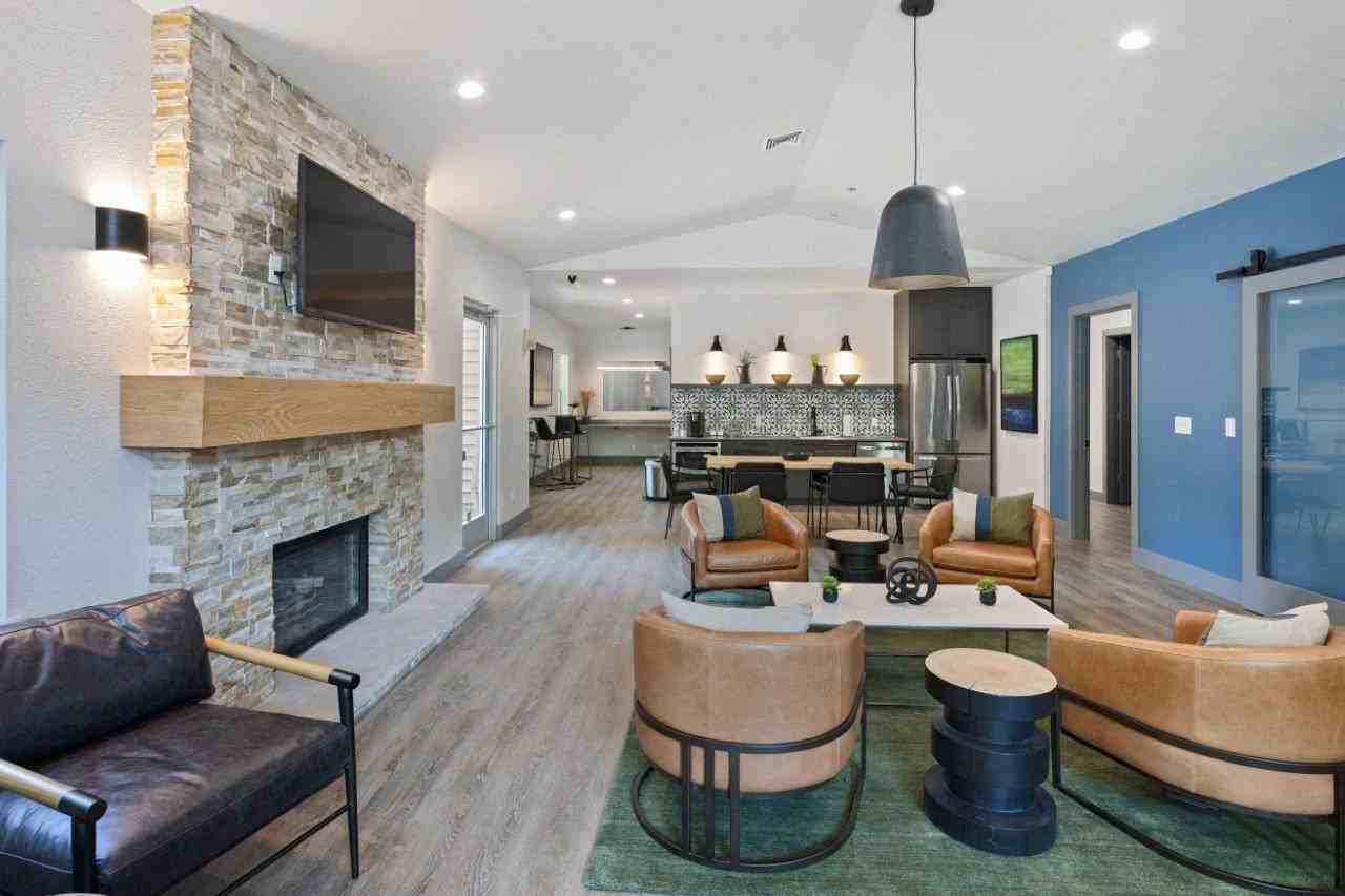 Alvista 23 Apartment Homes - Photo 2 of 15