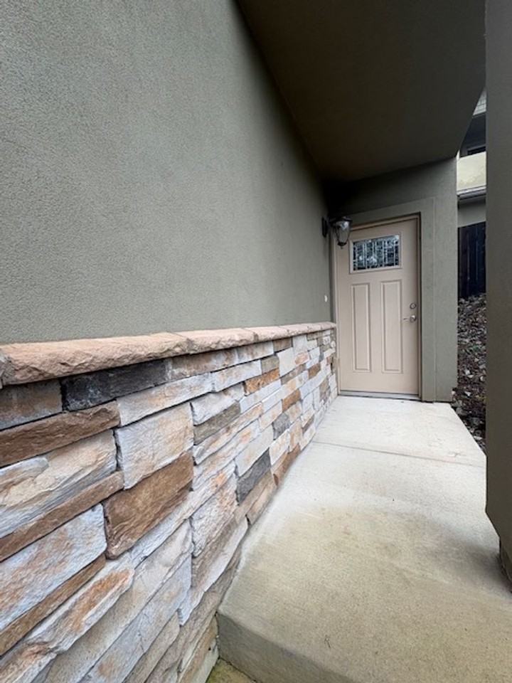 377 Landis Cir - Photo 2 of 15