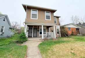 featured image of 2715 Boulevard Pl