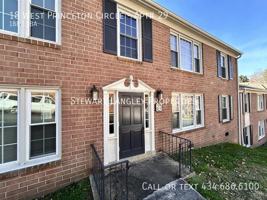 featured image of 18 W Princeton Cir