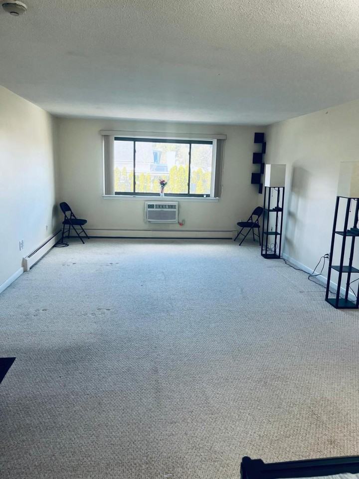 9 Hallmark Gdns #9 - Photo 2 of 10