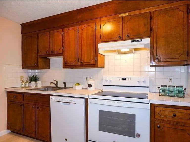 9 Hallmark Gdns #9 - Photo 4 of 10