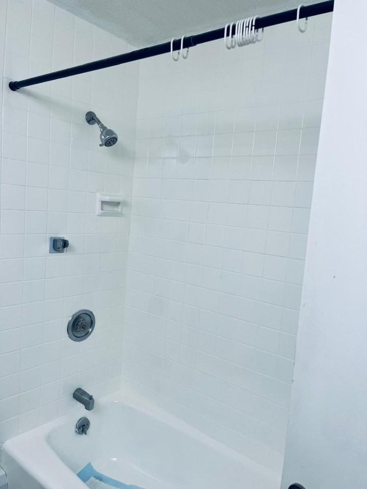 9 Hallmark Gdns #9 - Photo 5 of 10