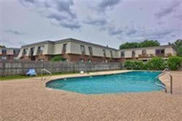 9 Hallmark Gdns #9 - Photo 7 of 10