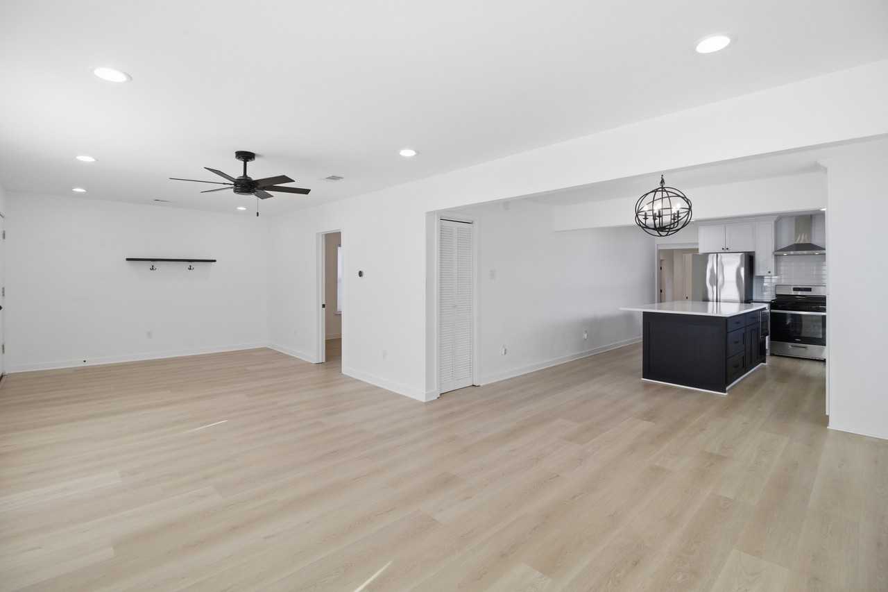 1539 E Woodin Blvd #NA - Photo 2 of 20