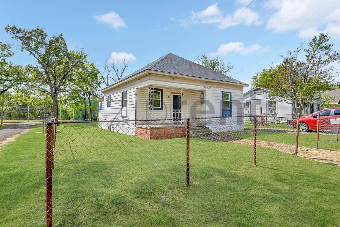 309 S Park St - Photo 2 of 21